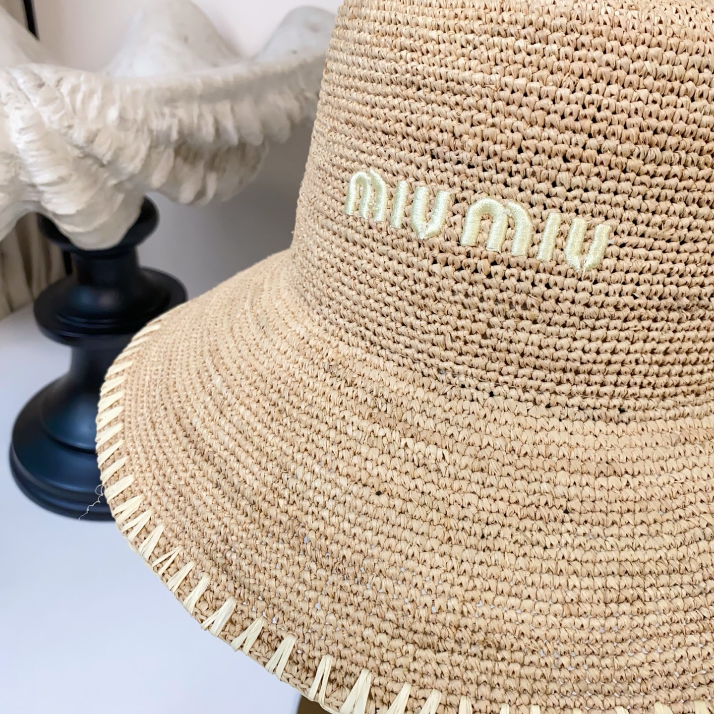 Miu Miu 缪缪miumiu刺绣logo拉菲草镂空草盆帽