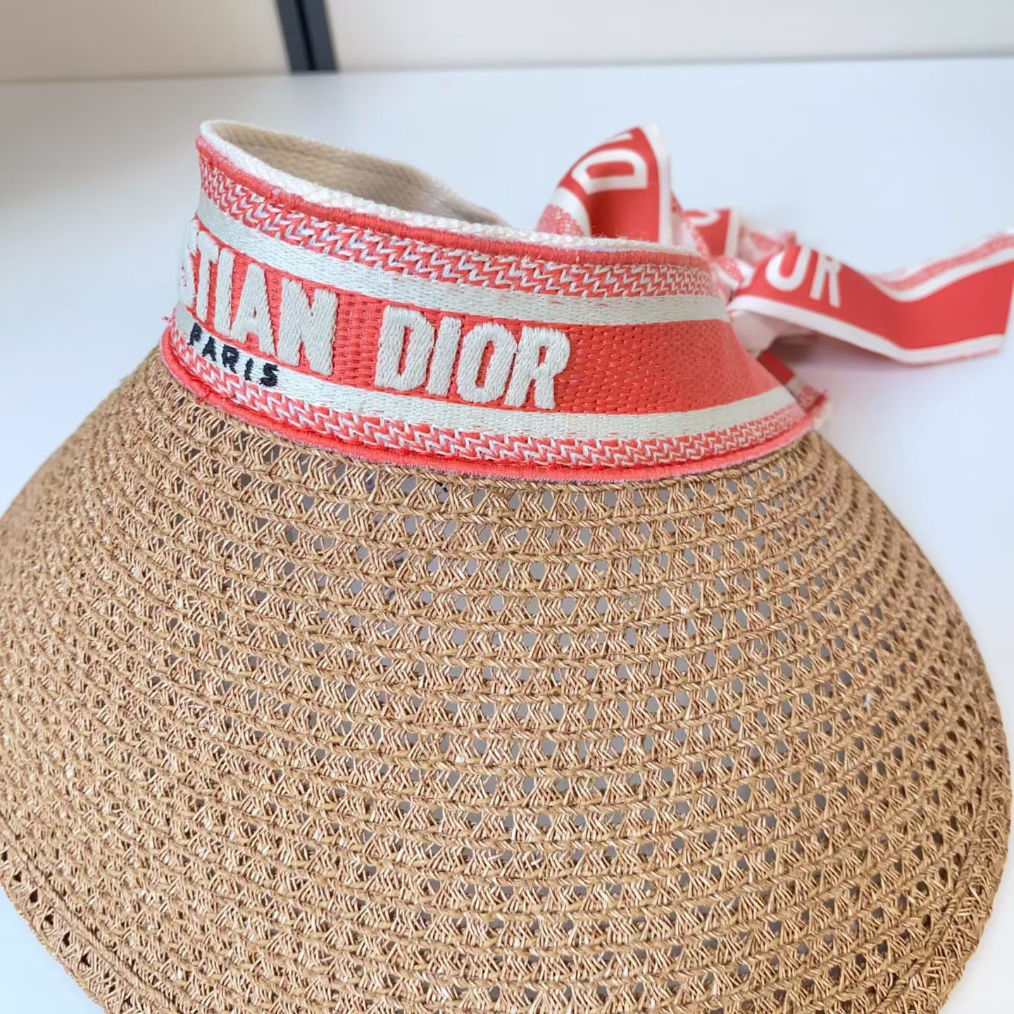 Dior Dior 刺绣字母大边空顶帽
