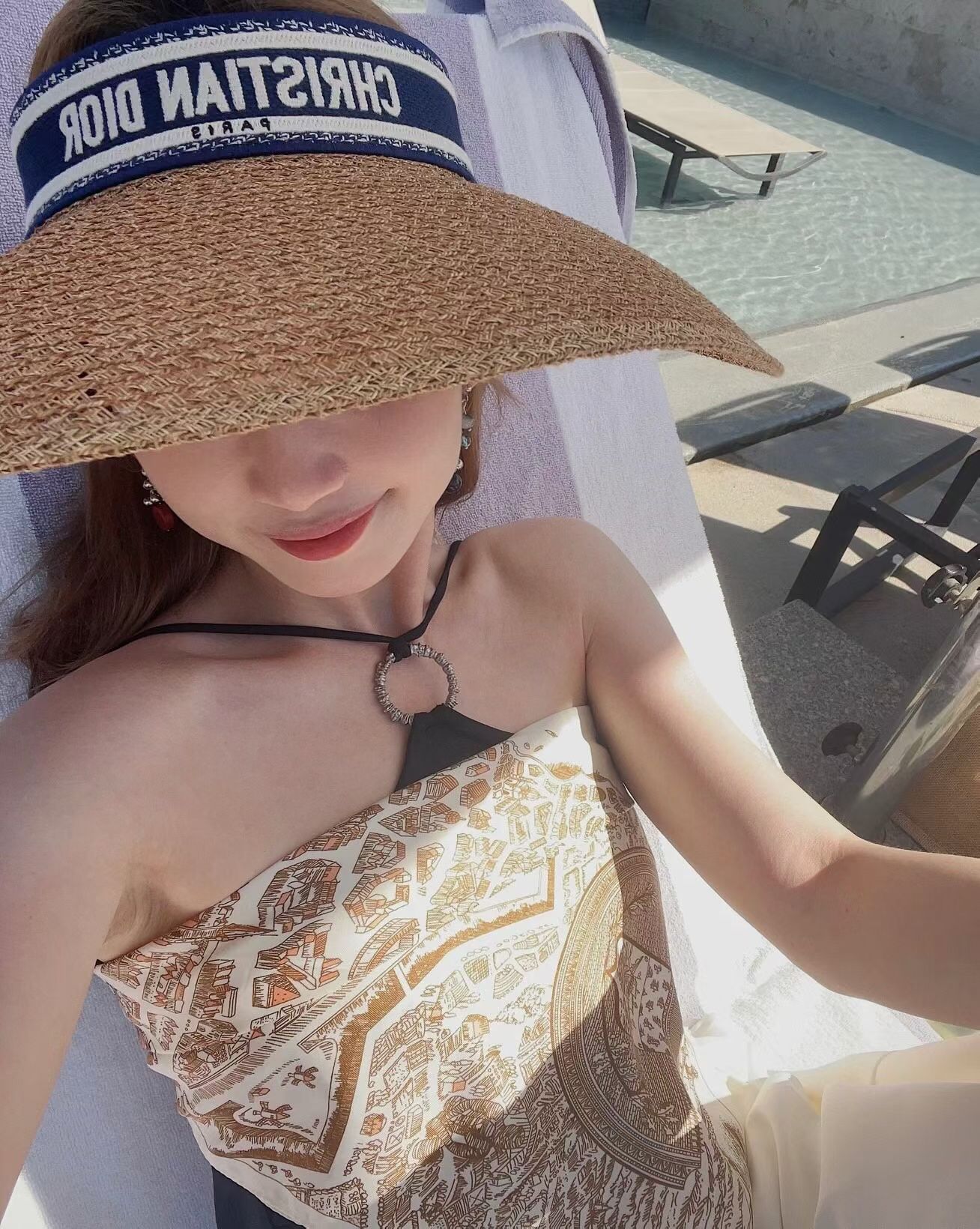 Dior Dior 刺绣字母大边空顶帽