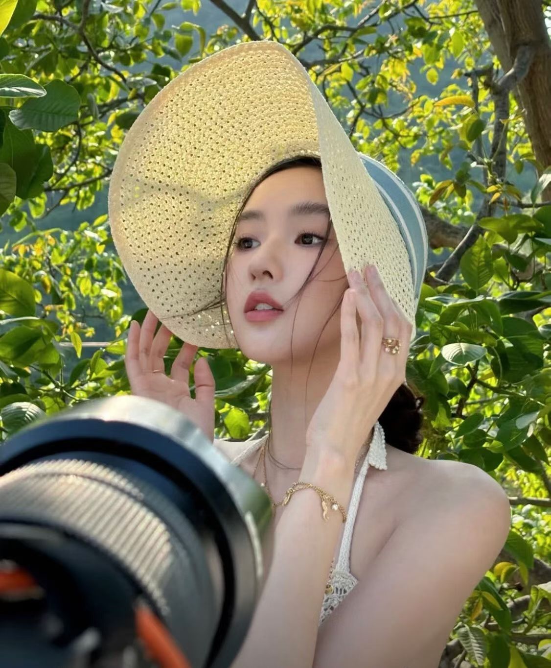 Dior Dior 刺绣字母大边空顶帽