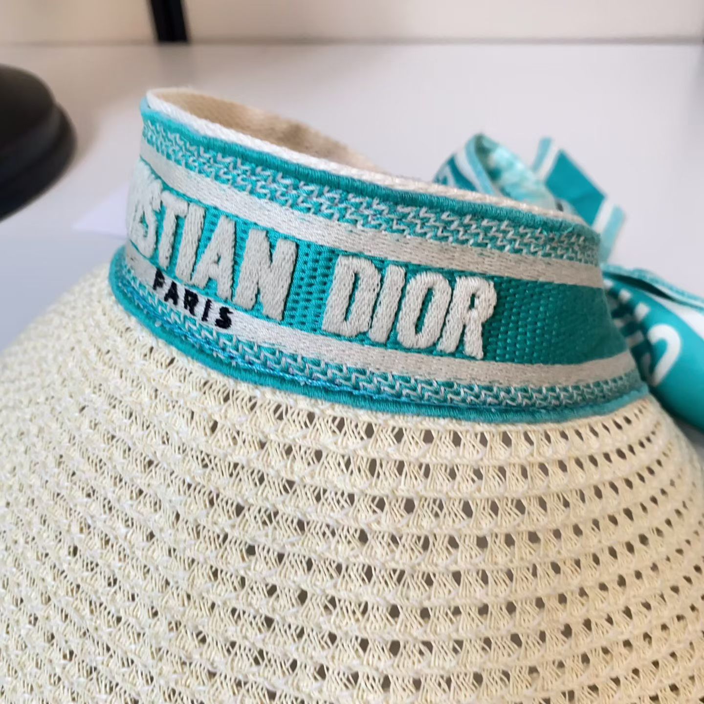 Dior Dior 刺绣字母大边空顶帽