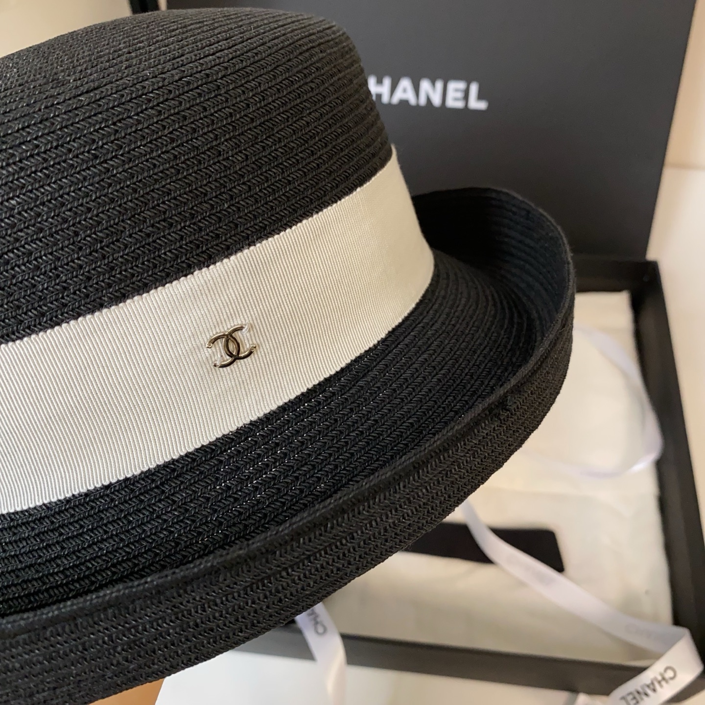 Chanel 超细进口纸草小香卷边檐盆帽