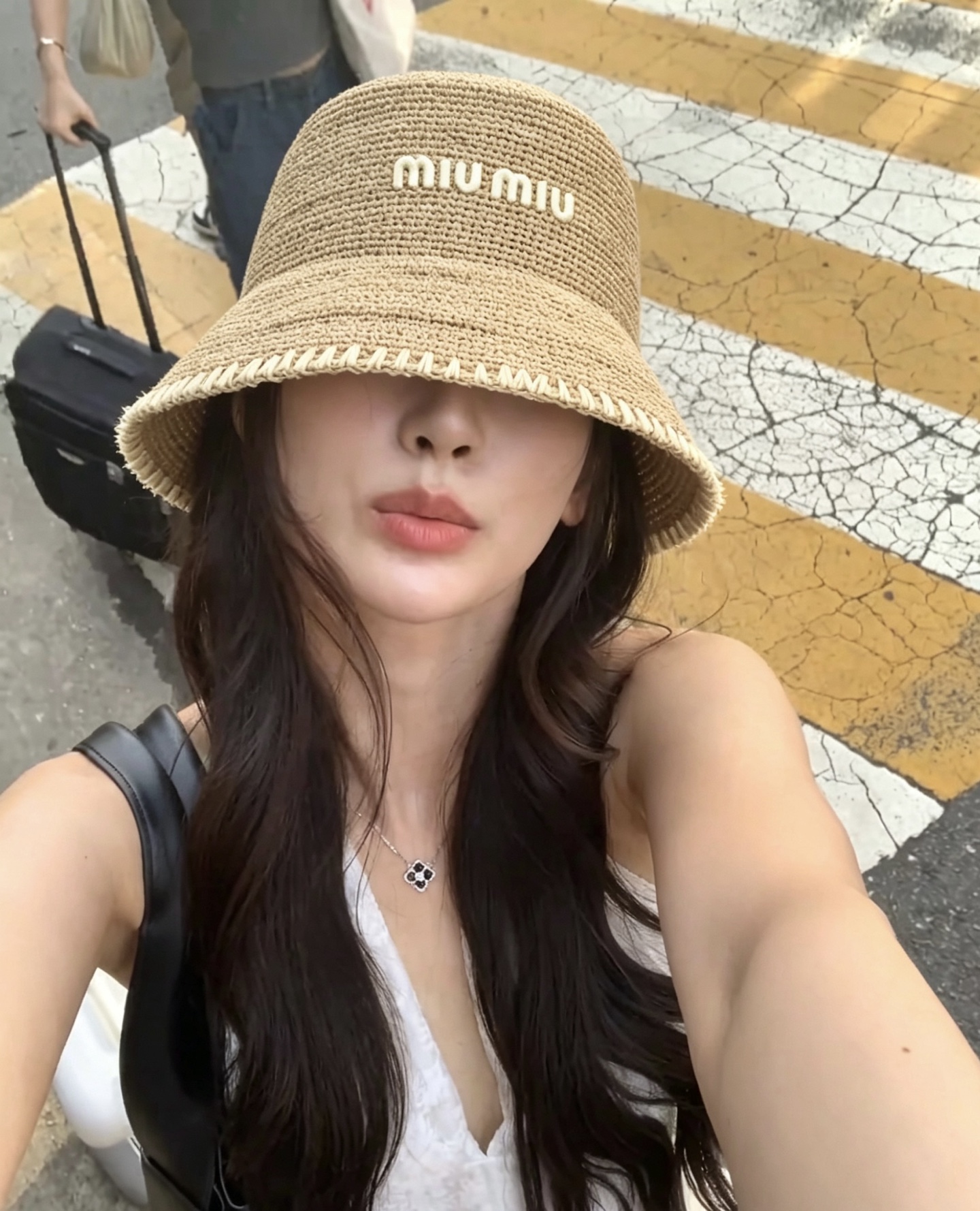 Miu Miu 缪缪miumiu刺绣logo拉菲草镂空草盆帽