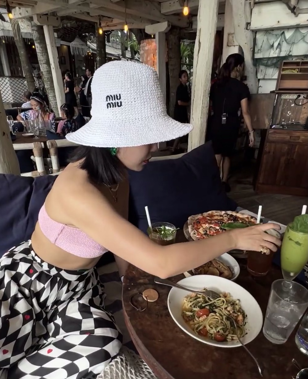 Miu Miu miumiu缪缪刺绣logo纸草礼帽