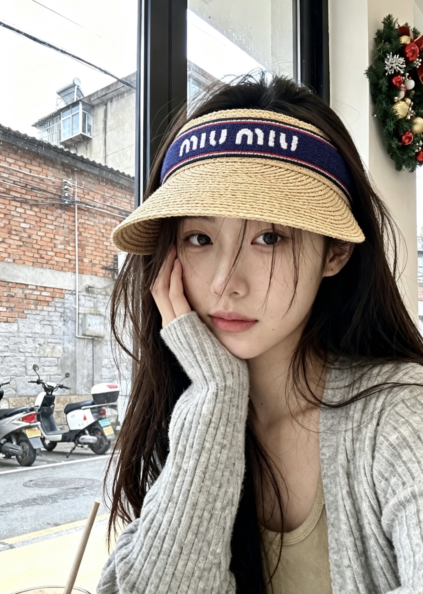 NO:825049,Empty top, the same type of raffia small-brimmed empty top hat from the high-end miu counter, a steady hit, always shipped, a must-have for seaside vacations, fashionable sunshade, natural hats, straw hats, fisherman hats, baseball caps, hats, miumiu, espadrilles, hats19860909空顶 高端货miu专柜同款拉菲草小边空顶帽 稳稳的爆款 一直出货 海边度假必备款 时尚遮阳两不误 本色帽子草帽渔夫帽棒球帽,帽子,miumiu,espadrilles,hats,hat