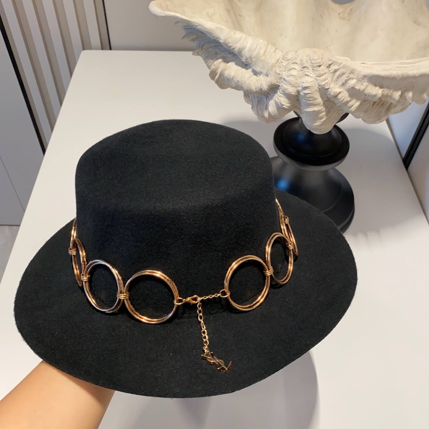 🆕26秋冬新款ꫛꫀꪝ ❥—— ✨YSL 古力娜扎专柜同款 原版开模定制 ⚜️ 大金属圆环链条设计，小众又吸睛 🦙澳洲进口