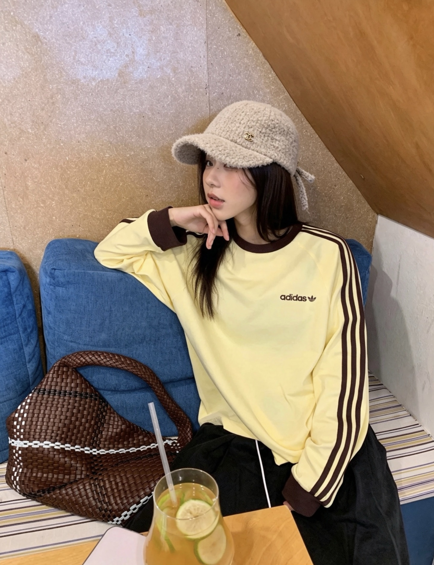🆕26秋冬新款ꫛꫀꪝ ❥—— ▪️ 谁懂啊!秋冬刚需毛绒帽来咯 ☁️软糯圈圈毛面料上手巨有质感 📷自带小系带设计,可调节 🆕26秋冬新款ꫛꫀꪝ ❥—— ▪️ 谁懂啊!秋冬刚需毛绒帽来咯 ☁️软糯圈圈毛面料上手巨有质感 📷自带小系带设计,可调节