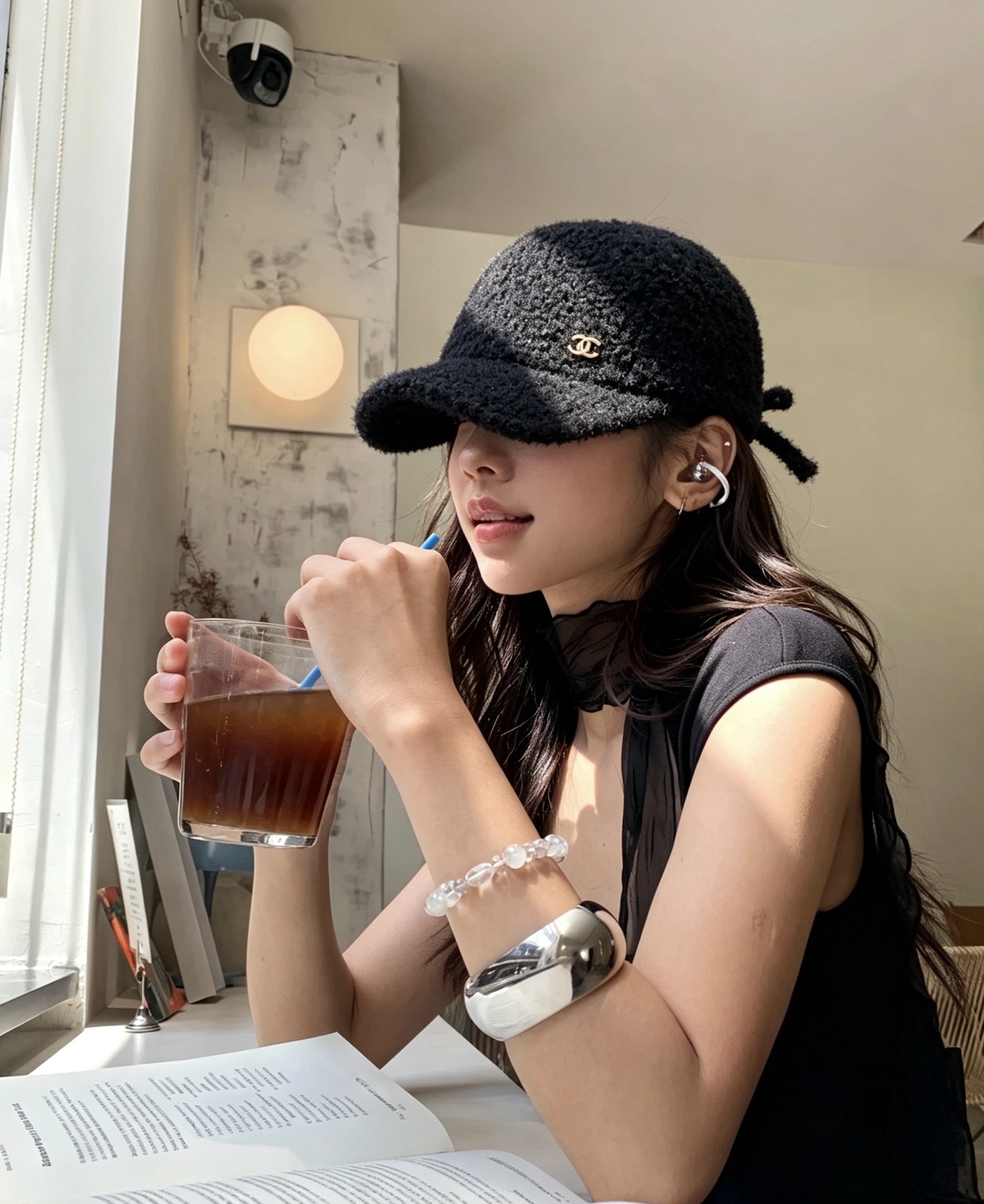 🆕26秋冬新款ꫛꫀꪝ ❥—— ▪️ 谁懂啊！秋冬刚需毛绒帽来咯 ☁️软糯圈圈毛面料上手巨有质感 📷自带小系带设计，可调节