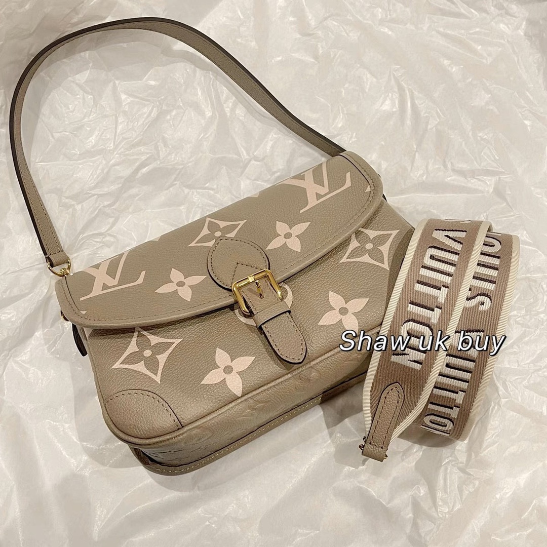 Louis Vuitton New
 Crossbody & Shoulder Bags Elephant Grey Baguette