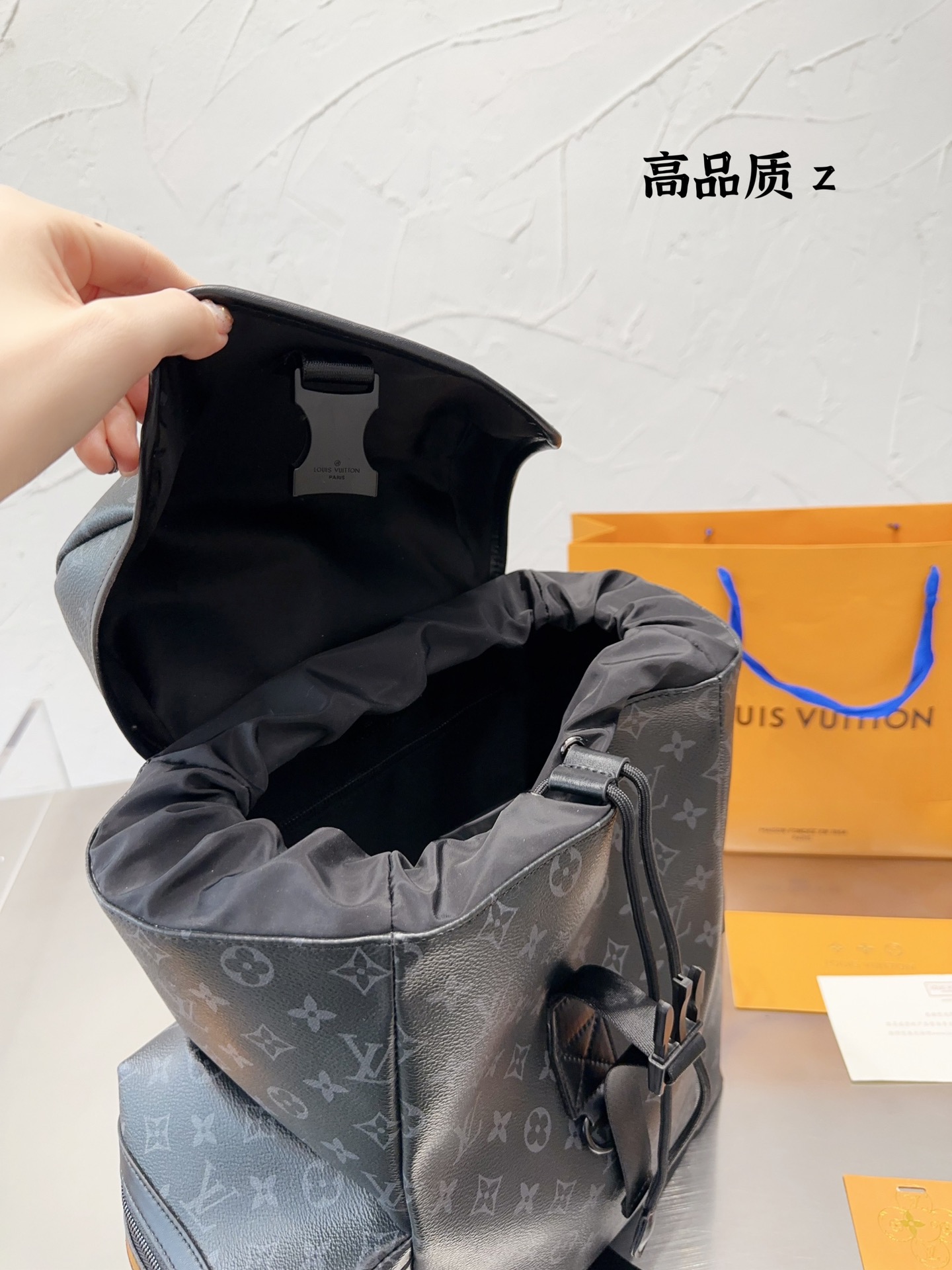 Practical Boys’ Recommendation: Cowskin Shoulder Bag M43186, Perfect for Boyfriends - 图片 8