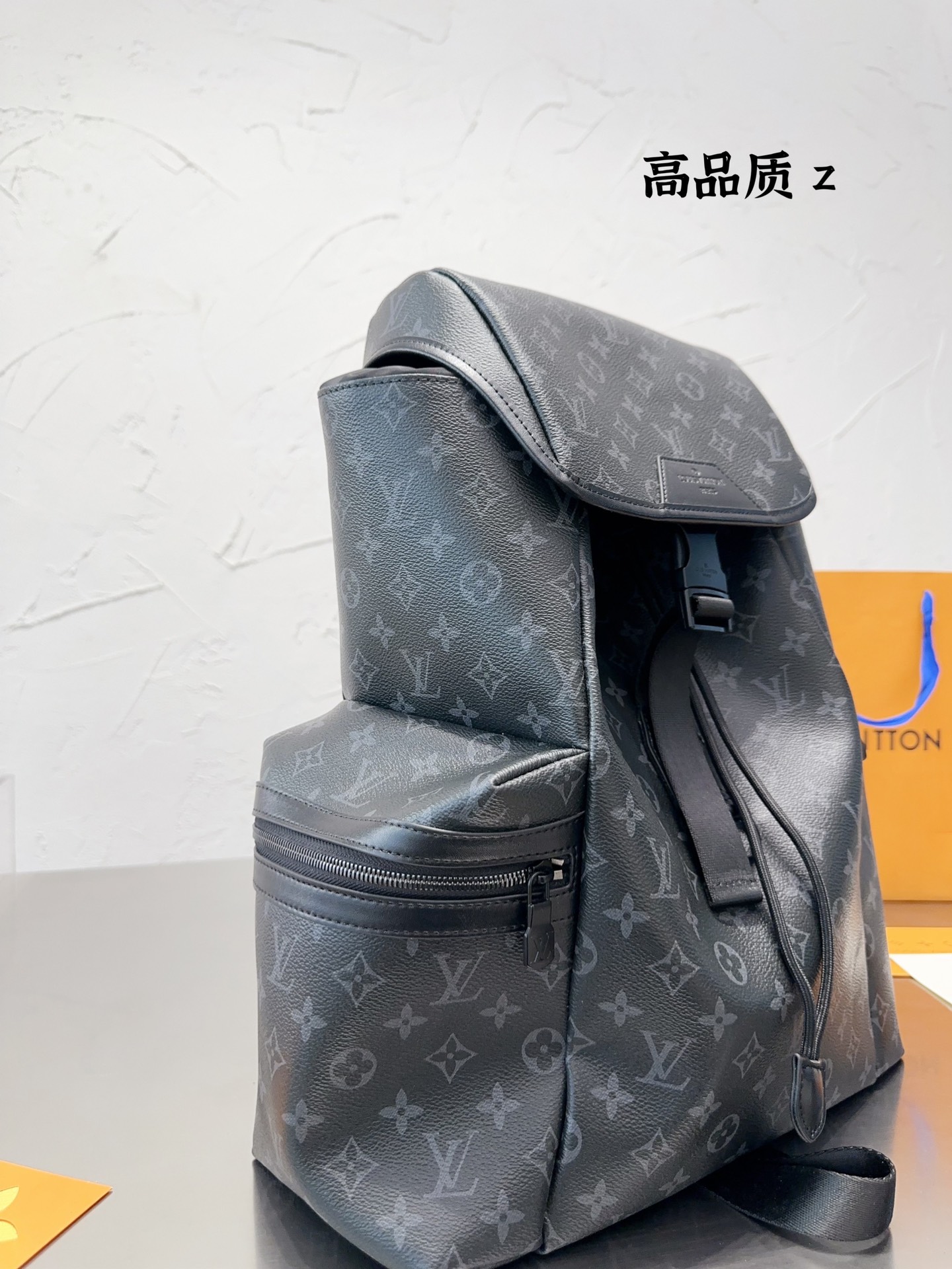 Practical Boys’ Recommendation: Cowskin Shoulder Bag M43186, Perfect for Boyfriends - 图片 3
