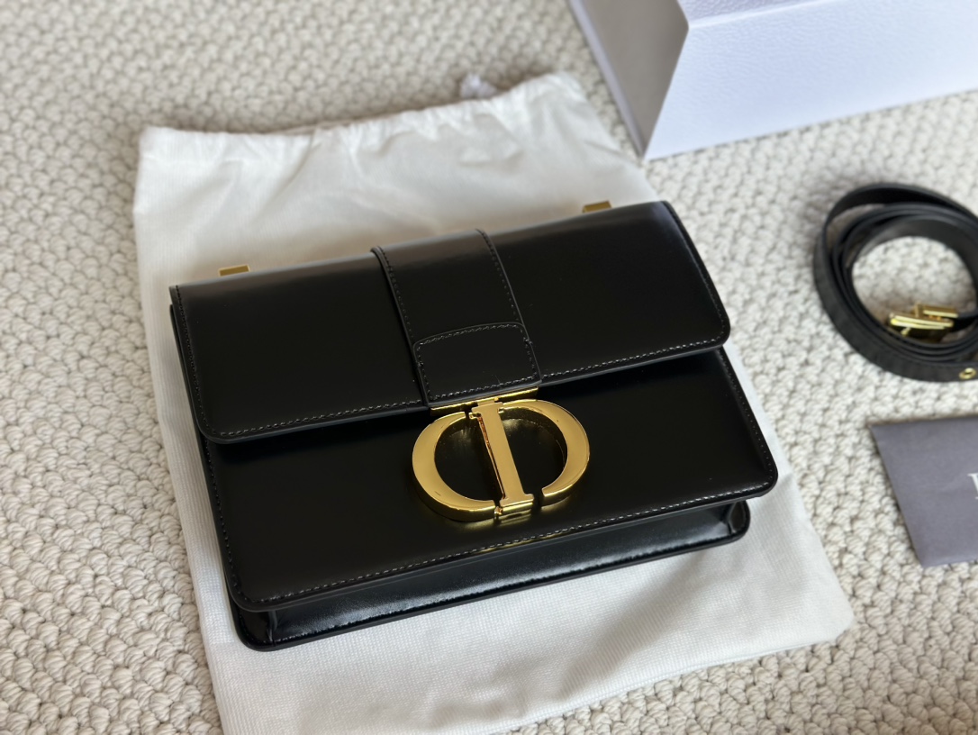 Hot Sale
 Dior Fake
 Crossbody & Shoulder Bags