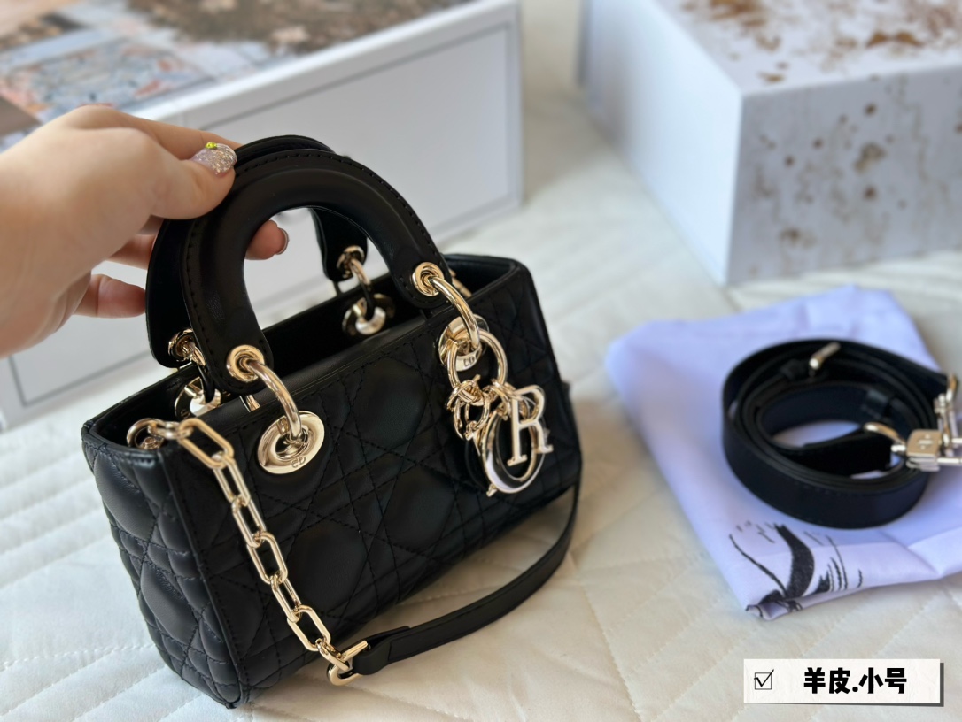 Chanel Black White Acrylic Chain Shoulder Bag 120635