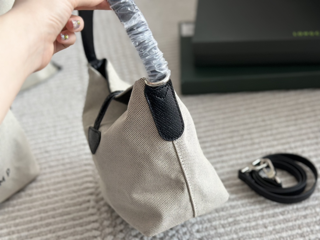 Practical Longchamp Bucket Bag in 19*20cm Size: Perfect for Spring and Summer - 图片 3