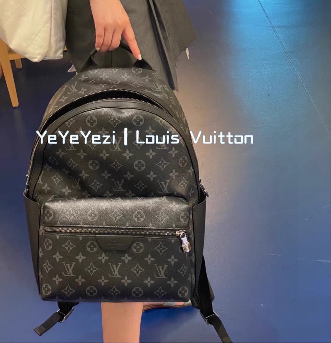 Louis Vuitton LV Discovery Wallet