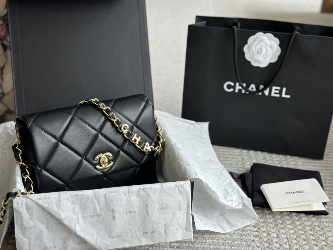 Chanel Taschen Umhängetaschen  & Schultertaschen Schwarz Silber Lammfell Schaffell Frühling/Sommer Kollektion Vintage Ketten