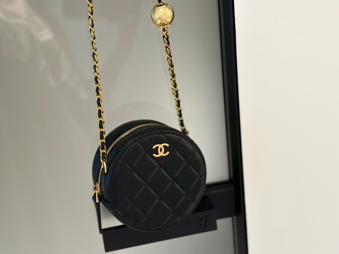 Chanel Taschen Umhängetaschen  & Schultertaschen Zylinder und Rundtaschen Mini