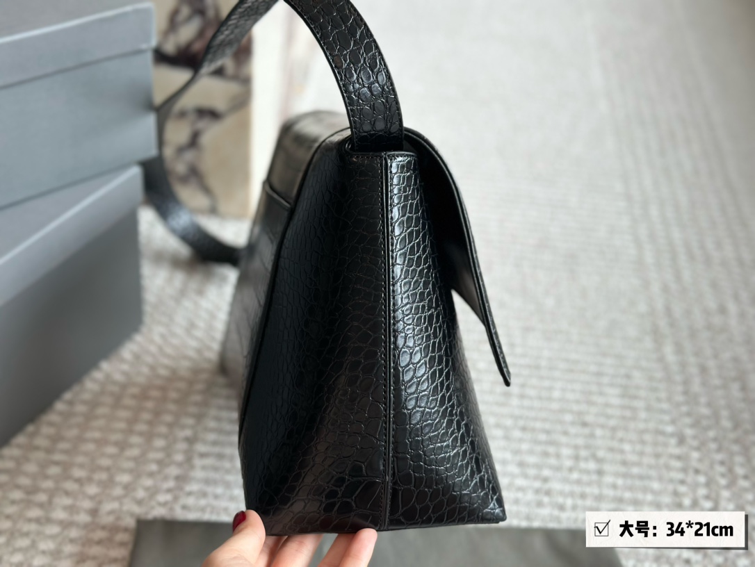 “Balenciaga Downtown Sandglass Bag: Cool, Sophisticated, and Handsome in 180 Packs!” - 图片 6