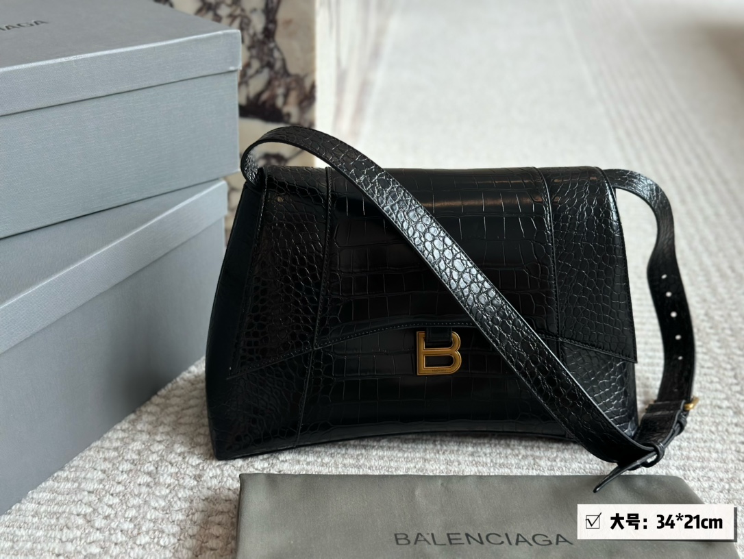 “Balenciaga Downtown Sandglass Bag: Cool, Sophisticated, and Handsome in 180 Packs!” - 图片 3