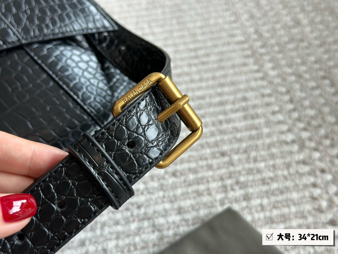 “Balenciaga Downtown Sandglass Bag: Cool, Sophisticated, and Handsome in 180 Packs!” - 图片 5