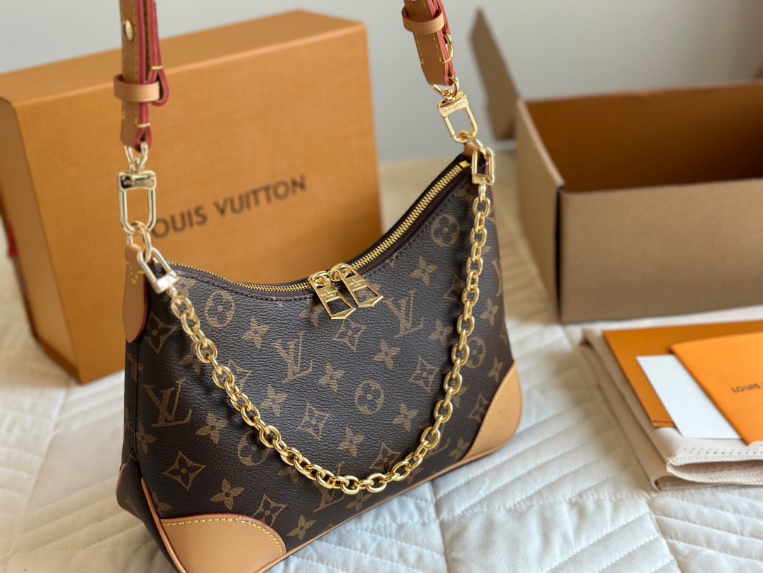 Louis Vuitton LV Boulogne Crossbody & Shoulder Bags Black Chains