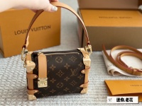 Box Mini size: 18*12.5cm Who doesn’t have a L side trunk mini? Showcase small trumpet, really beautiful! A small person must be super fashionable upupup Gu Ailing same style! Search 🔍Lv Soft Box (Box) 1 Box Mini size: 18*12.5cm Who doesn’t have a L side trunk mini? Showcase small trumpet, really beautiful! A small person must be super fashionable upupup Gu Ailing same style! Search 🔍Lv Soft Box (Box)