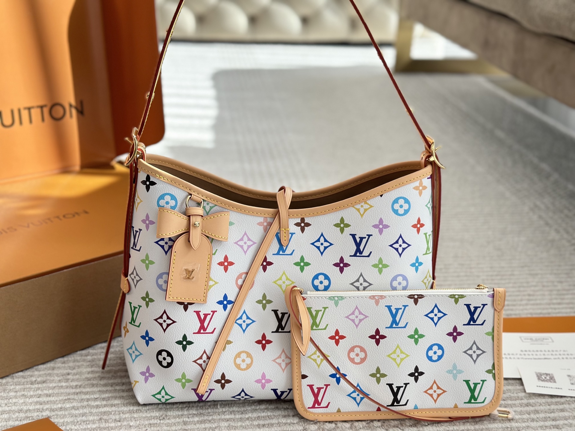 Murakami Takashi congiuntamente ¥ 205 Louis Vuitton Lv Carryall Nuova borsa per pendolari Pratica Aspetto #LoUis Vuitton Lv #LoUis Vuitton #iv #Louis Vuitton Louisvuitton #LoUis Vuitton Carryall #Carryall | V Nuovo modello di luglio, Crossbody e una spalla. Capacità garantita, il magnete aperto è molto comodo da raccogliere e posizionare il tablet, il design è più piccolo che mai pieno, la tracolla è più ampia e non così stretta come è aggraziata e giocosa, e la parte superiore del corpo è completamente completa ;