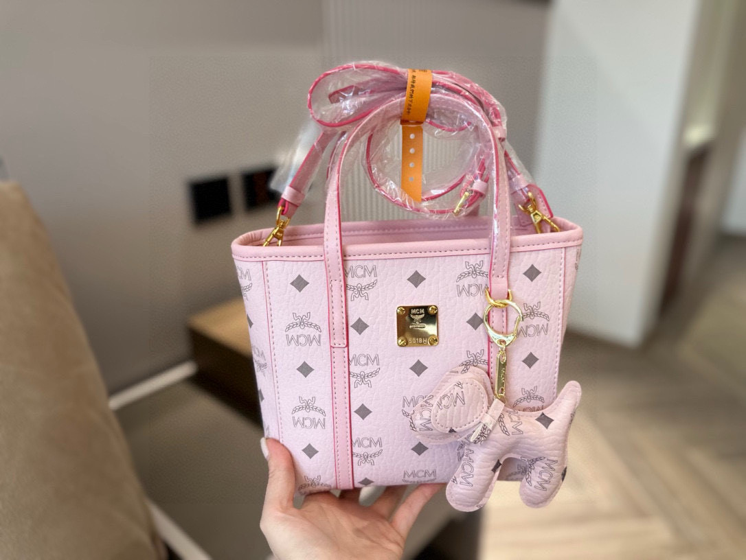 ¥ 165 Top singolo originale Qingdao OEM PENDANT Full Hardware Full Full Full Tè Mini Oro Vegetable Gold Oro 🤩 Nuovo Borsa per la spesa cesto vegetale 🌸 Spalla a mano Super Pratica 🌸 Originale Single autentico Dongguan McM OEM Domestico Elaborazione OEM INCLUSTIC Fiori a tutto tondo ⚠Enchina e ogni thread è di qualità puramente seguita a mano💋⚠ etichetta orribile all’interno! Dimensione: 21. 18 confezionamento di scatole regalo🎁