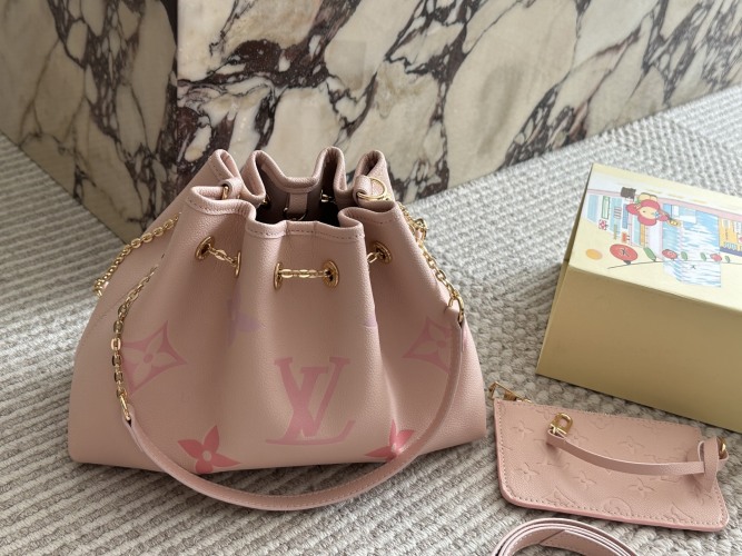 Louis Vuitton Summer Bundle Sac Seau - Édition Limitée Fraise Crème Glacée 1 Louis Vuitton Summer Bundle Sac Seau - Édition Limitée Fraise Crème Glacée