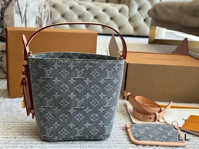 Louis Vuitton Denim Bucket Bag, Versatile & Stylish, 18x17cm