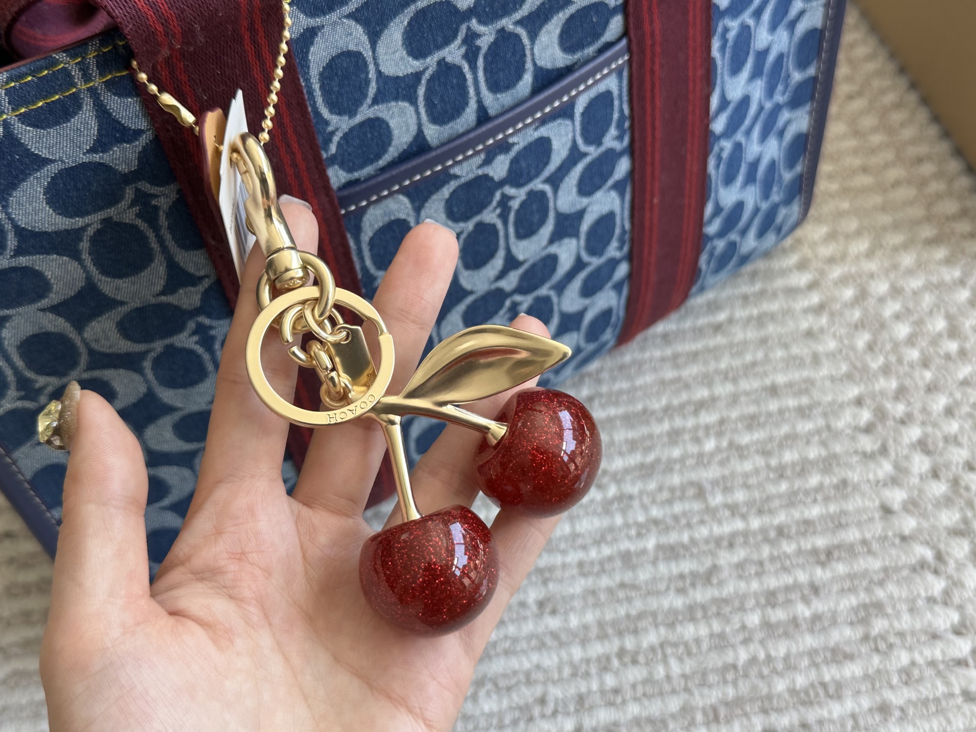 P190 飞机🎁

size：35 27cm
coach蔻驰经典logo购物袋tote包
大爆款 分分钟断货！
搜索🔍蔻驰coach 购物袋🛍️