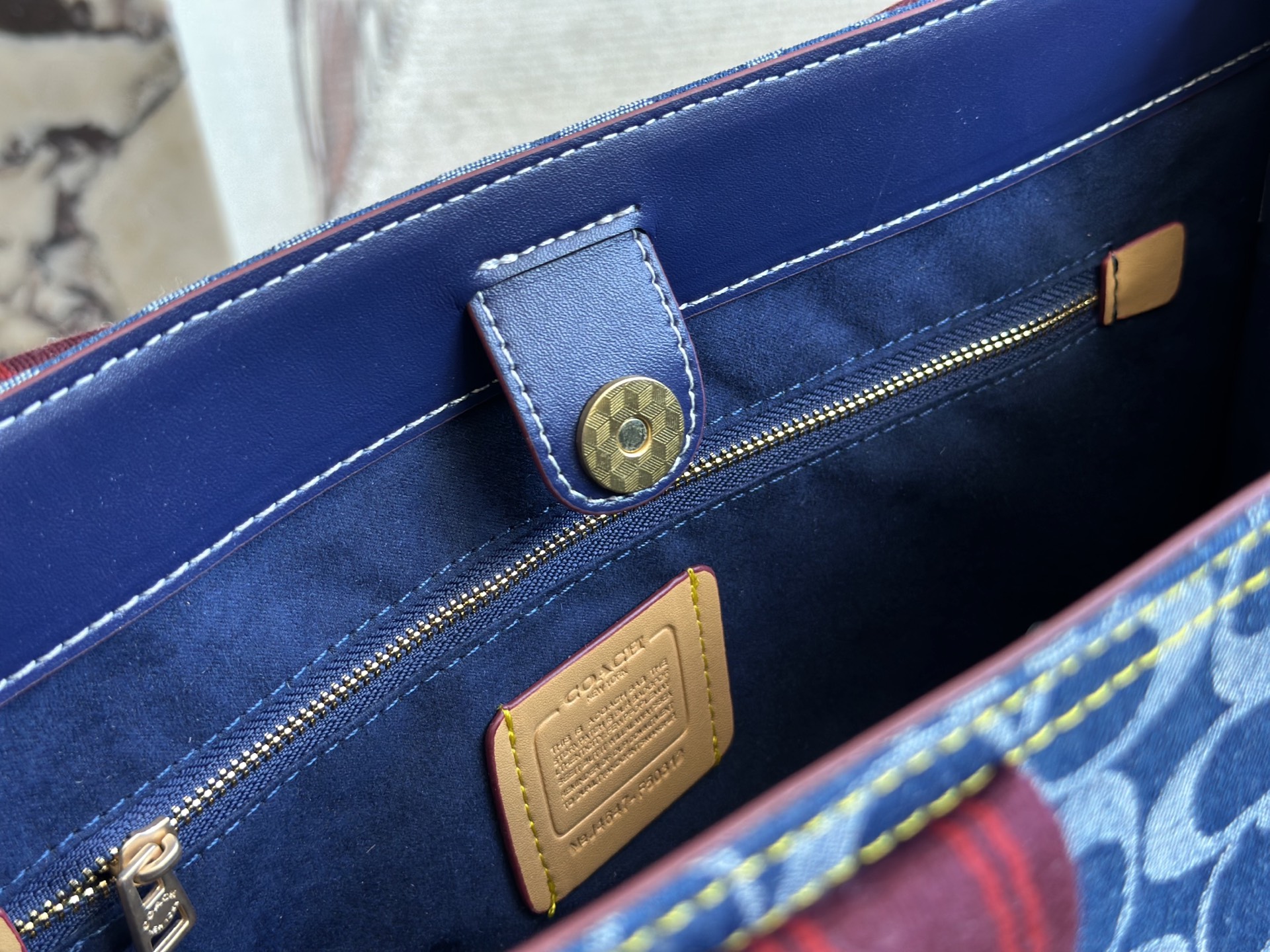 P190 飞机🎁

size：35 27cm
coach蔻驰经典logo购物袋tote包
大爆款 分分钟断货！
搜索🔍蔻驰coach 购物袋🛍️