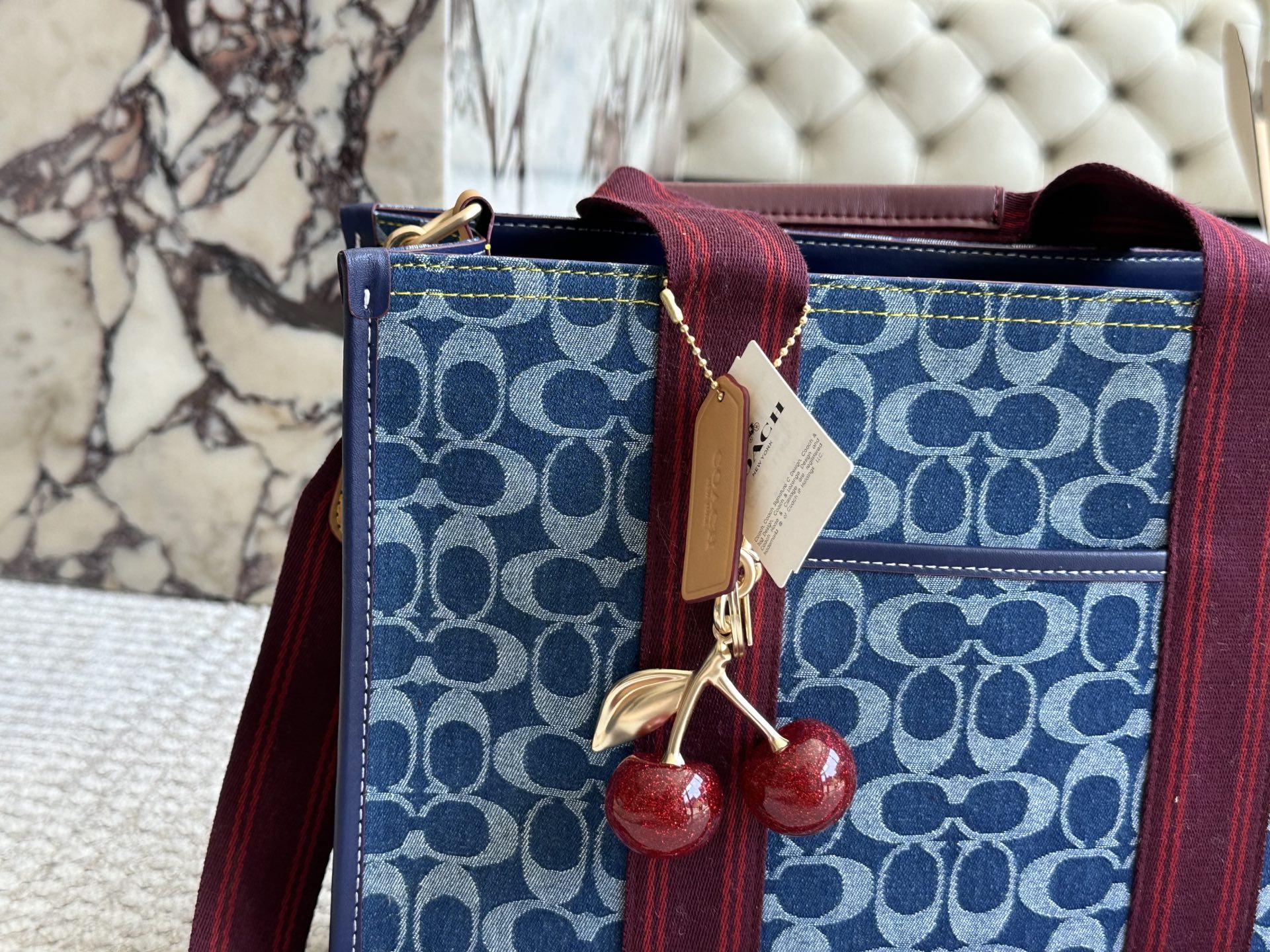 P190 飞机🎁

size：35 27cm
coach蔻驰经典logo购物袋tote包
大爆款 分分钟断货！
搜索🔍蔻驰coach 购物袋🛍️