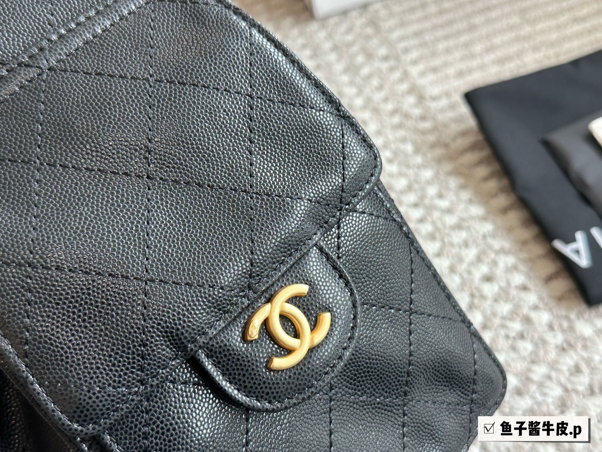 Chanel 25s Hobo Pequeño de Piel de Caviar en Negro con Hardware Dorado 3 i1746431995760 5163 0 3