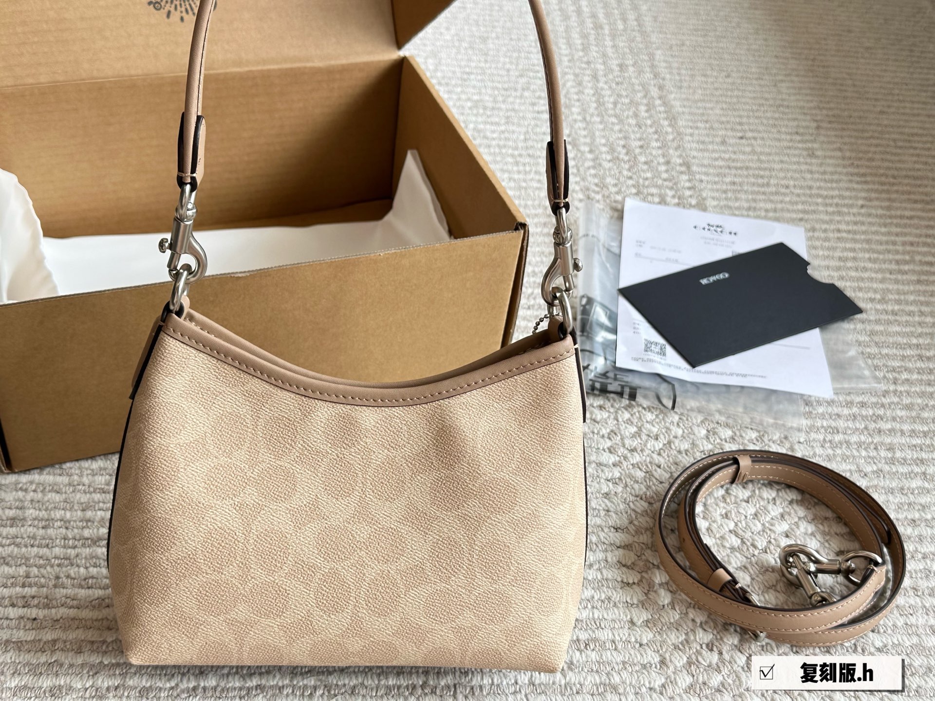Coach Bolso Bandolera Wander Mini en Lona Estampada Signature 4 i1746540918155 4106 0 2