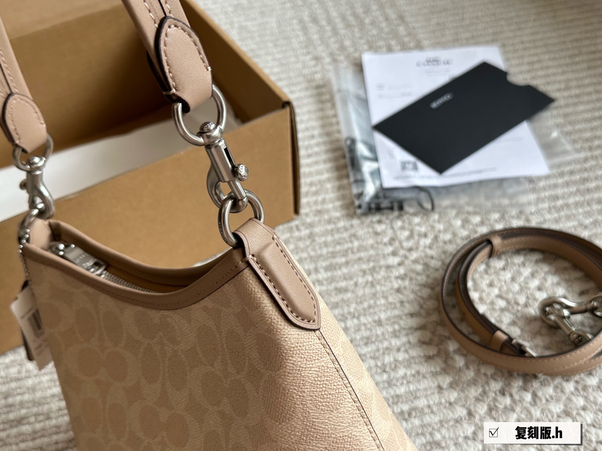 Coach Bolso Bandolera Wander Mini en Lona Estampada Signature 3 i1746540919063 719 0 1