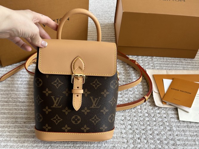 Louis Vuitton Soho Mochila Monograma Marrón Cuero, 22 x 17 cm 13 Louis Vuitton Soho Mochila Monograma Marrón Cuero, 22 x 17 cm
