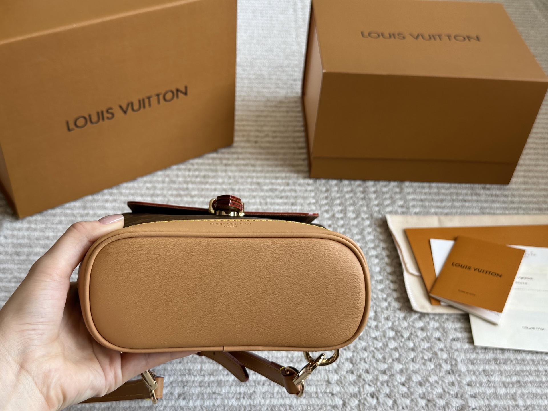 Louis Vuitton Soho Mochila Monograma Marrón Cuero, 22 x 17 cm 7 i1746628089080 7709 0 5
