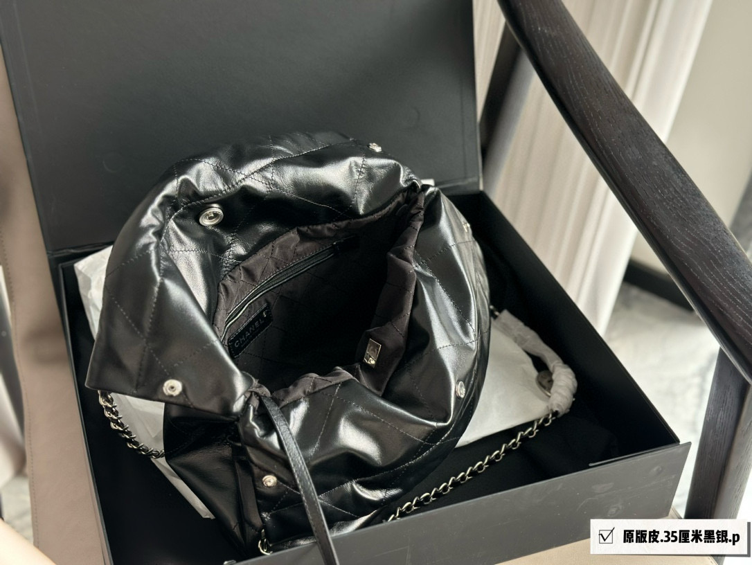 Chanel 22 Bag de Piel de Becerro Negra, 31 cm - Elegancia y Versatilidad 8 i1747135847611 8636 0 6