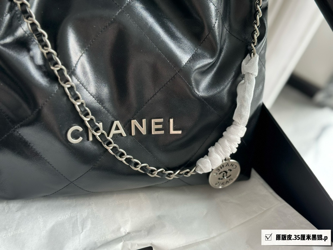 Chanel 22 Bag de Piel de Becerro Negra, 31 cm - Elegancia y Versatilidad 3 i1747135847613 7868 0 1