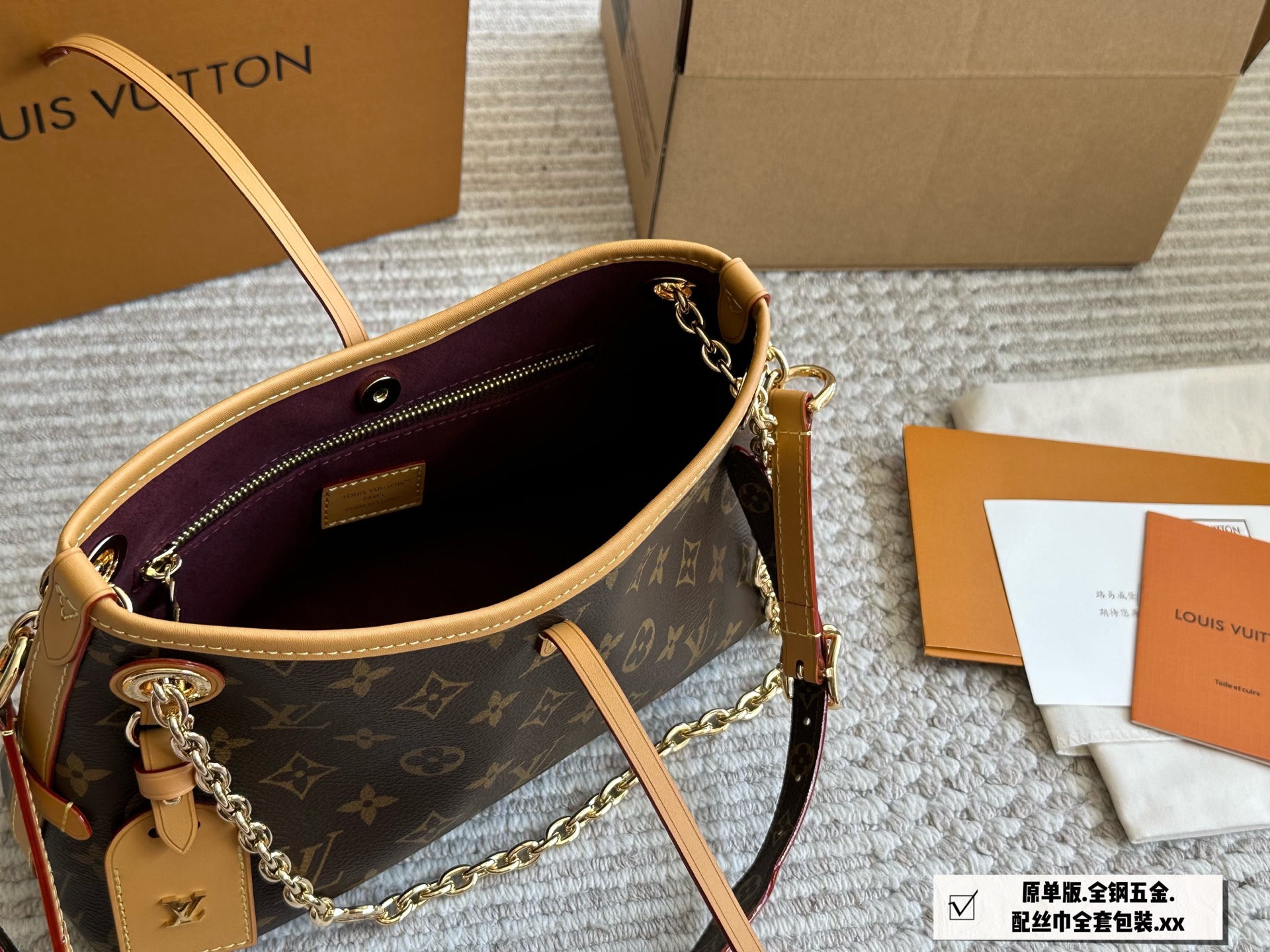 Louis Vuitton Carryall BB con Cadena Dorada y Diseño Monograma 9 i1747388930276 7595 0 7