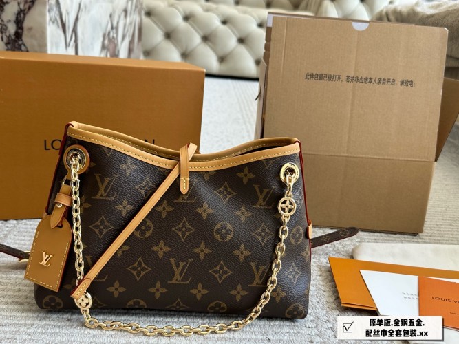 Louis Vuitton Carryall BB con Cadena Dorada y Diseño Monograma 1 Louis Vuitton Carryall BB con Cadena Dorada y Diseño Monograma