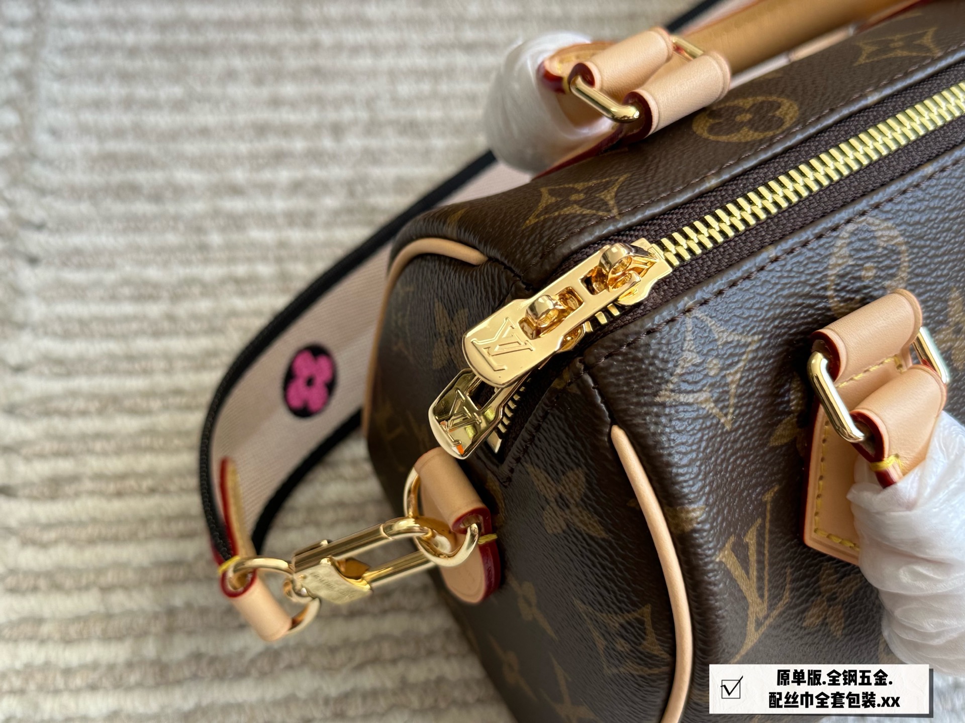 Louis Vuitton Speedy 20: Bolso Almohada Clásico con Toque Moderno y Bandolera Bordada 5 i1747389386966 6432 0 3