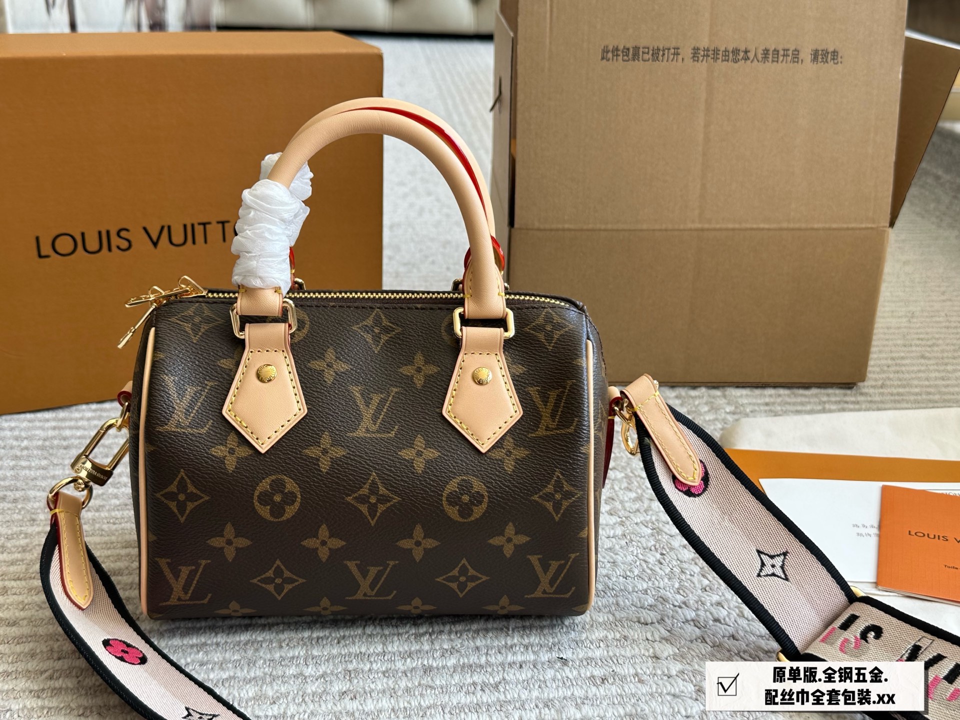 Louis Vuitton Speedy 20: Bolso Almohada Clásico con Toque Moderno y Bandolera Bordada 7 i1747389387057 8056 0 5