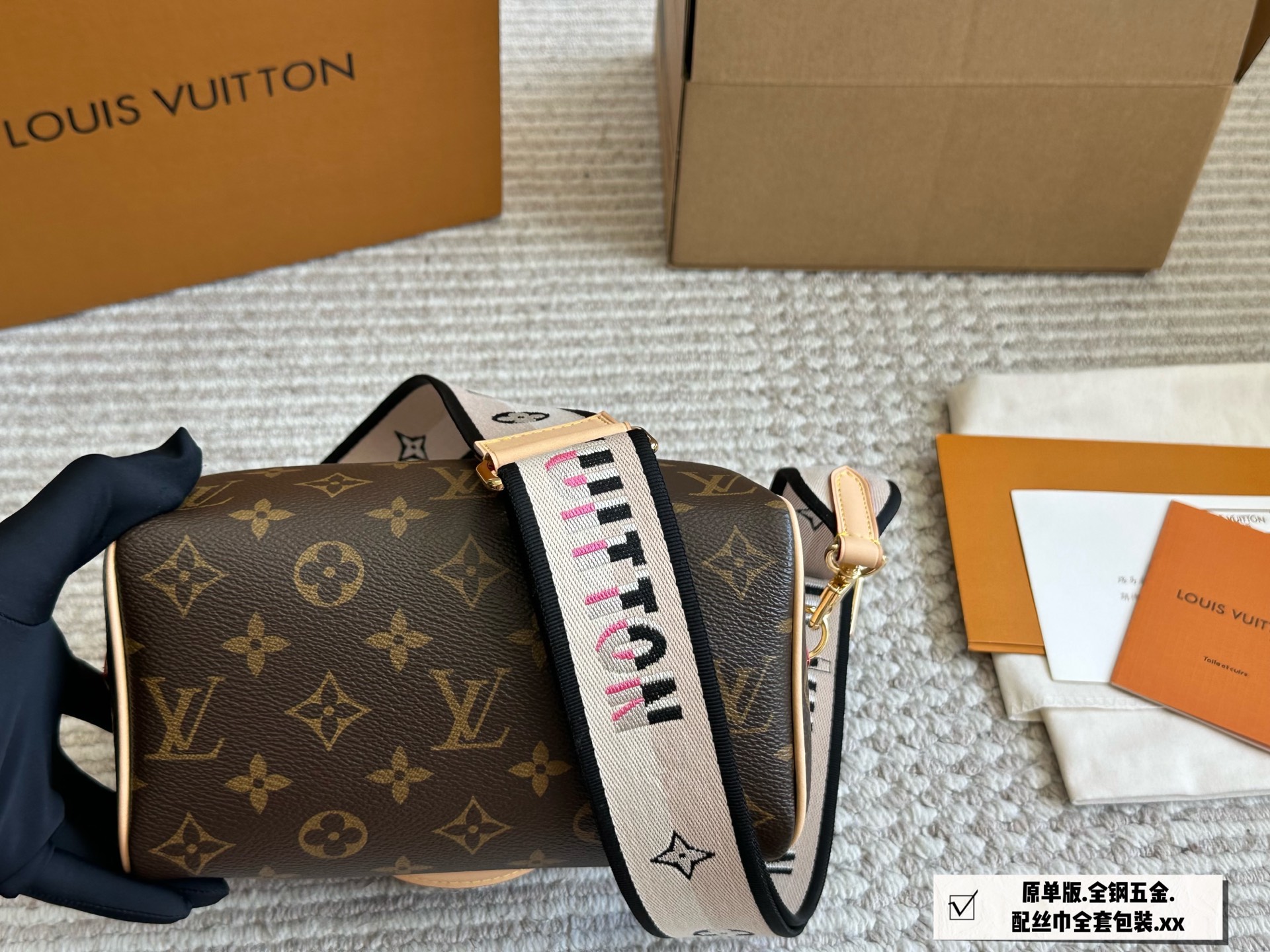 Louis Vuitton Speedy 20: Bolso Almohada Clásico con Toque Moderno y Bandolera Bordada 8 i1747389388064 1745 0 6