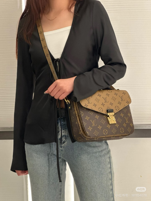 Louis Vuitton Monogram Empreinte Métis: A Timeless Classic Crossbody Bag 1 Louis Vuitton Monogram Empreinte Métis: A Timeless Classic Crossbody Bag