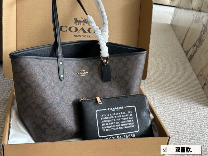 Coach City Reversible Tote Bag in Signature Coated Canvas, 35*27cm 1 Coach City Reversible Tote Bag in Signature Coated Canvas, 35*27cm