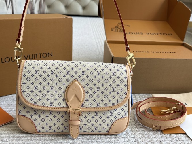Louis Vuitton Baguette Bag with Dual Straps - A Fashionable Retro Design 1 Louis Vuitton Baguette Bag with Dual Straps - A Fashionable Retro Design