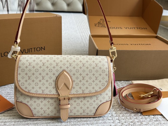 Louis Vuitton Baguette Bag with Double Straps, Versatile & Stylish 1 Louis Vuitton Baguette Bag with Double Straps, Versatile & Stylish