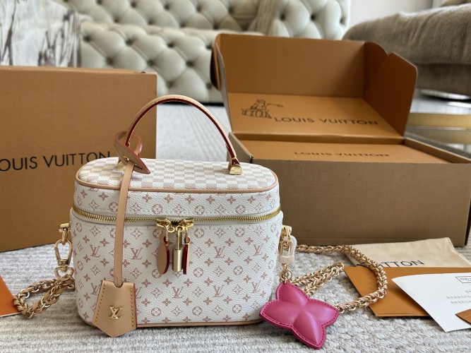 Louis Vuitton Vanity Case 24SS Replica - Chic and Functional 1 Louis Vuitton Vanity Case 24SS Replica - Chic and Functional